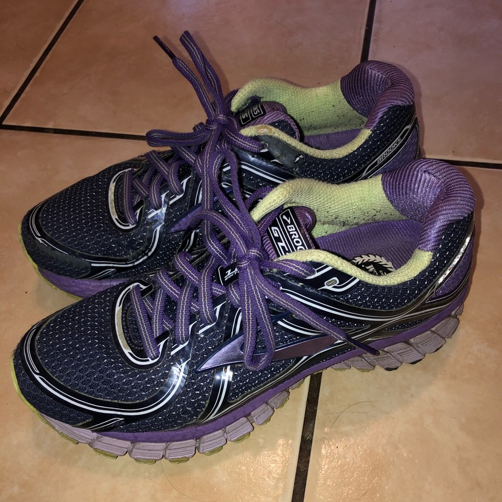 Brooks Gts-16 Wmns sz 7